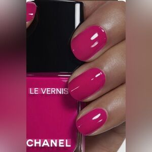 ✨NEW✨CHANEL Le Vernis Nail Polish ~ 506 Camelia